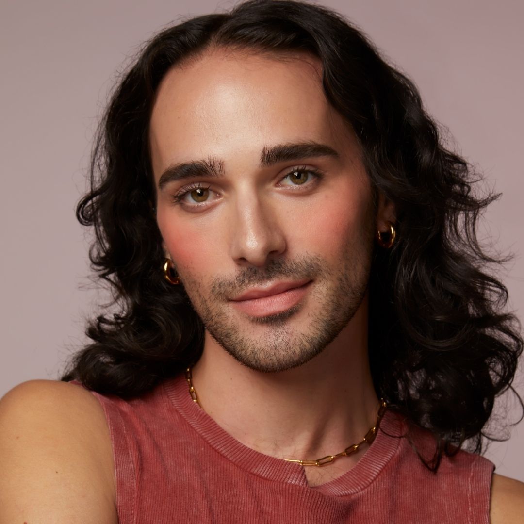 Soft Coral - A Warm Peach, Model wearing Soft Coral of Soft Smudge Lip & Cheek