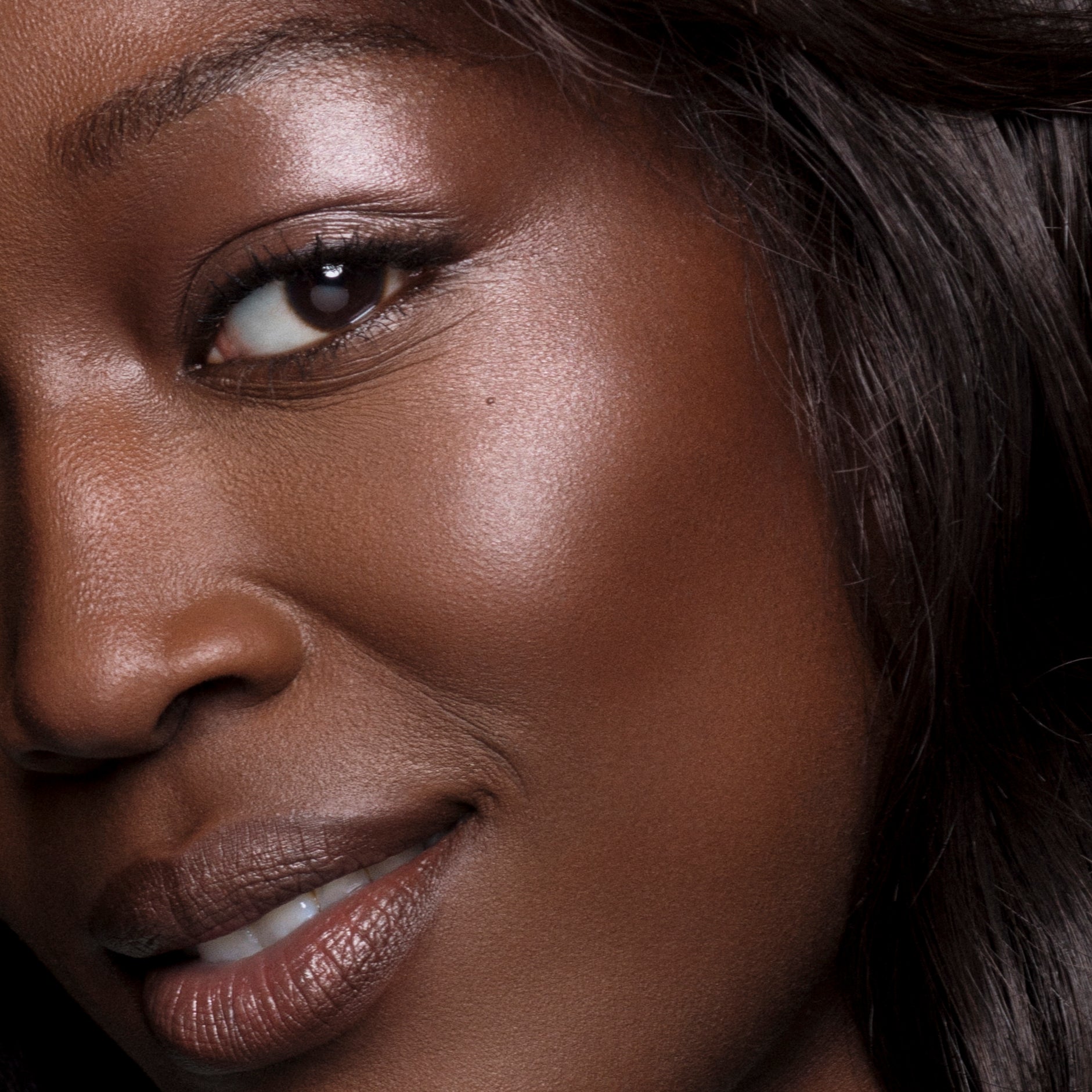 example make up on a model with light skin - Lite Pink