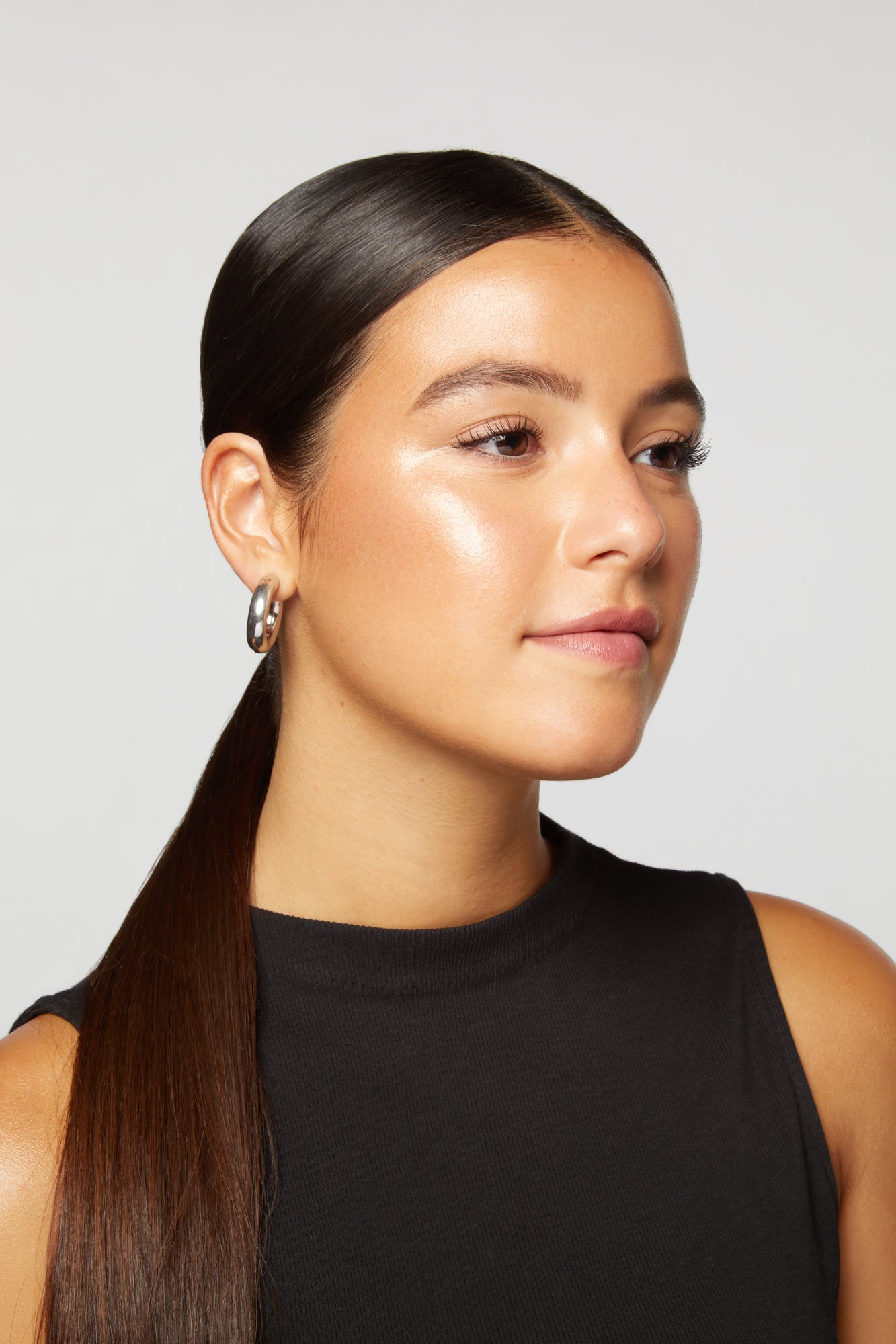 example make up on a model with medium light skin- Lite Gold